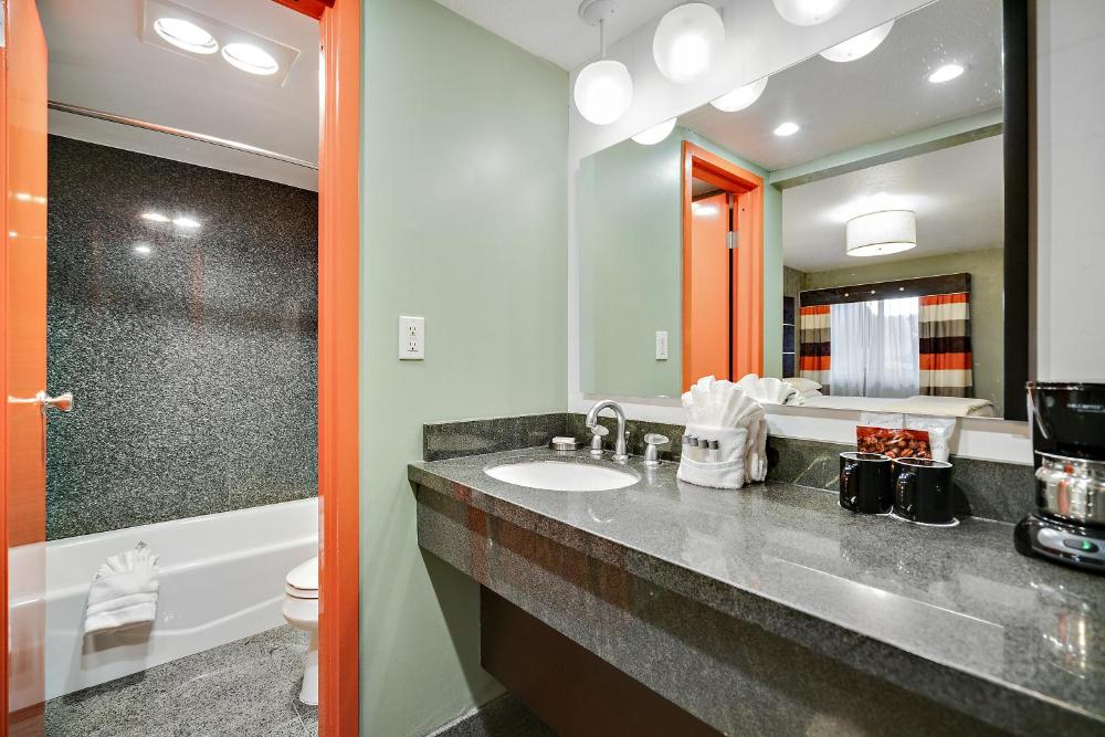 Deluxe King Room interior
